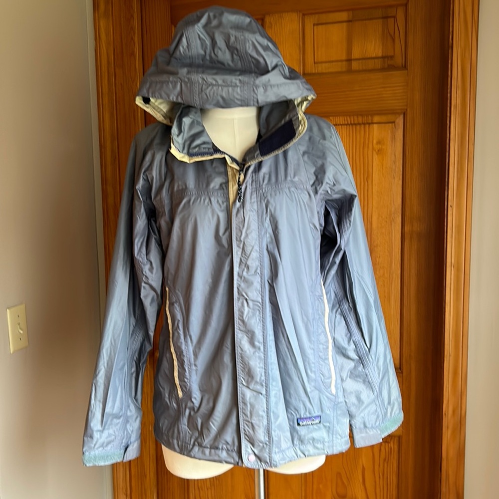 Patagonia women’s rain jacket with detachable hood size small